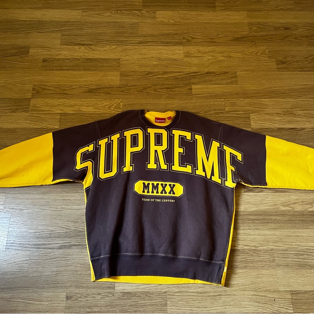 SUPREME Overprint Crewneck “fw20”